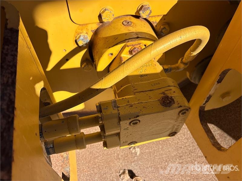 CAT CS-54 Smooth Drum Compactor 單輪滾壓機