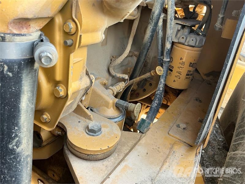 CAT CS54 Smooth Drum Compactor Enojni valjarji