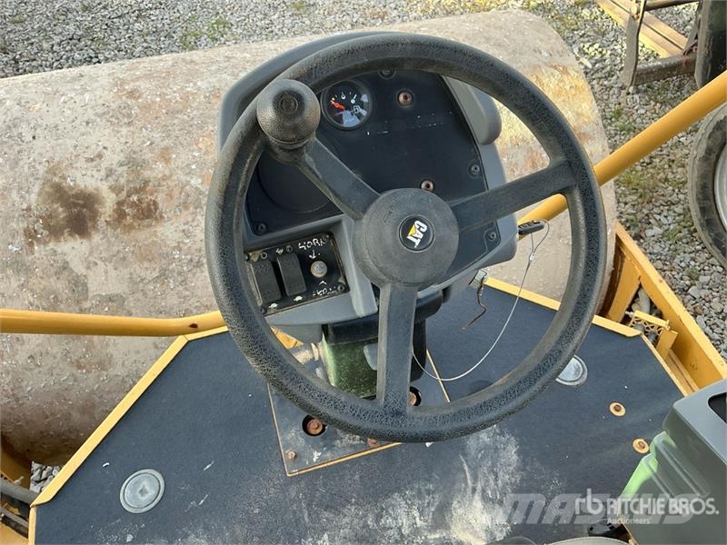 CAT CS54 Smooth Drum Compactor Enojni valjarji