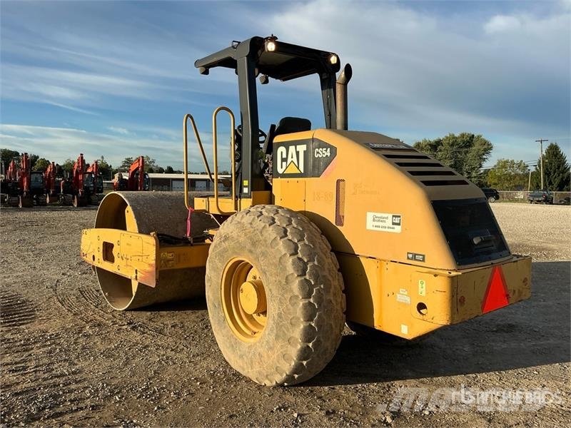CAT CS54 Smooth Drum Compactor Enojni valjarji
