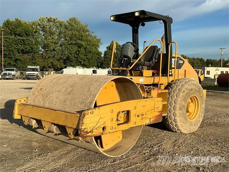 CAT CS54 Smooth Drum Compactor Enojni valjarji