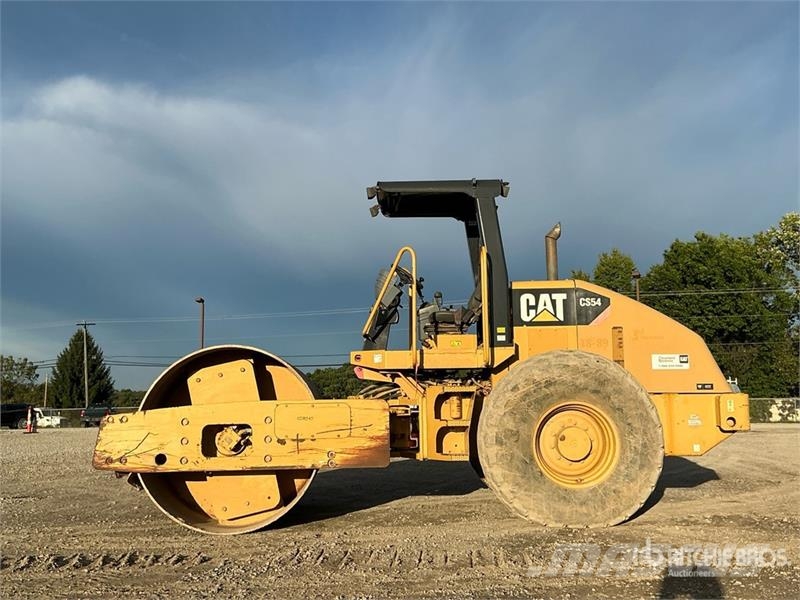 CAT CS54 Smooth Drum Compactor Enojni valjarji