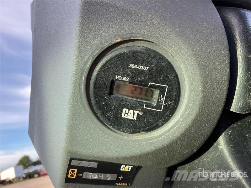 CAT CS54 Smooth Drum Compactor Enojni valjarji