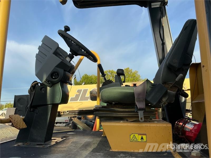 CAT CS54 Smooth Drum Compactor Enojni valjarji