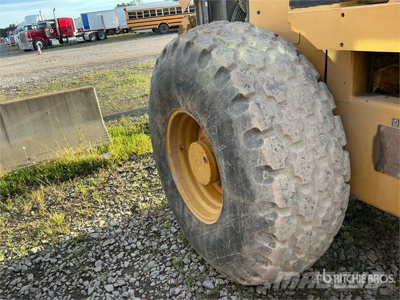 CAT CS54 Smooth Drum Compactor Enojni valjarji