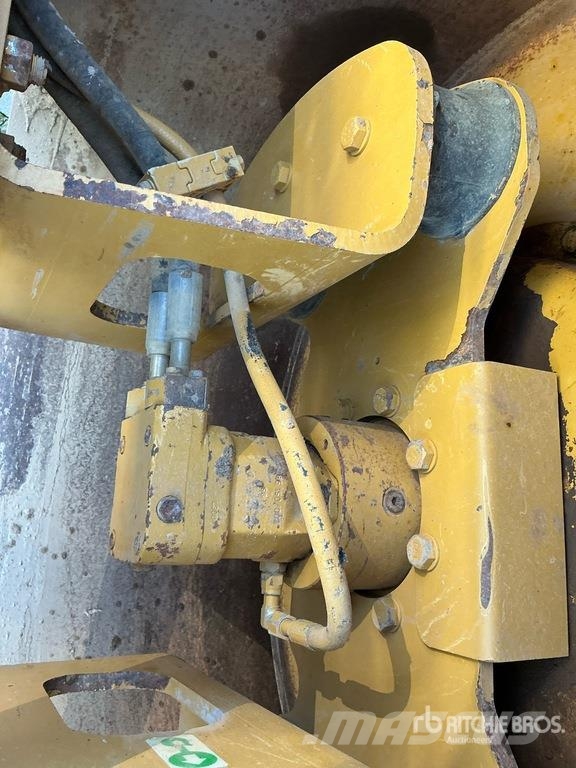 CAT CS54 Smooth Drum Compactor Enojni valjarji
