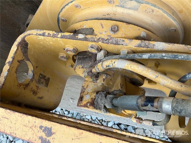 CAT CS54 Smooth Drum Compactor Enojni valjarji