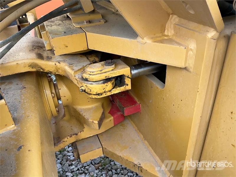 CAT CS54 Smooth Drum Compactor Enojni valjarji