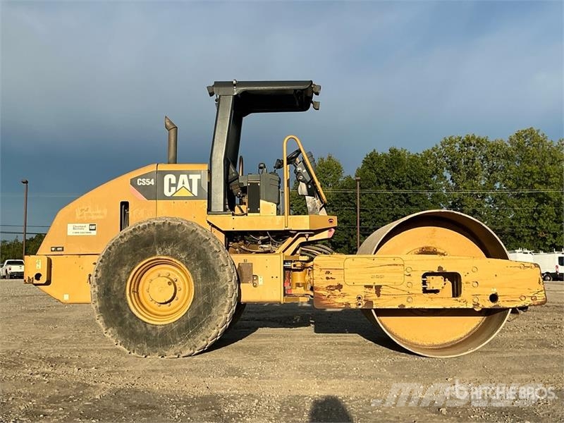 CAT CS54 Smooth Drum Compactor Enojni valjarji