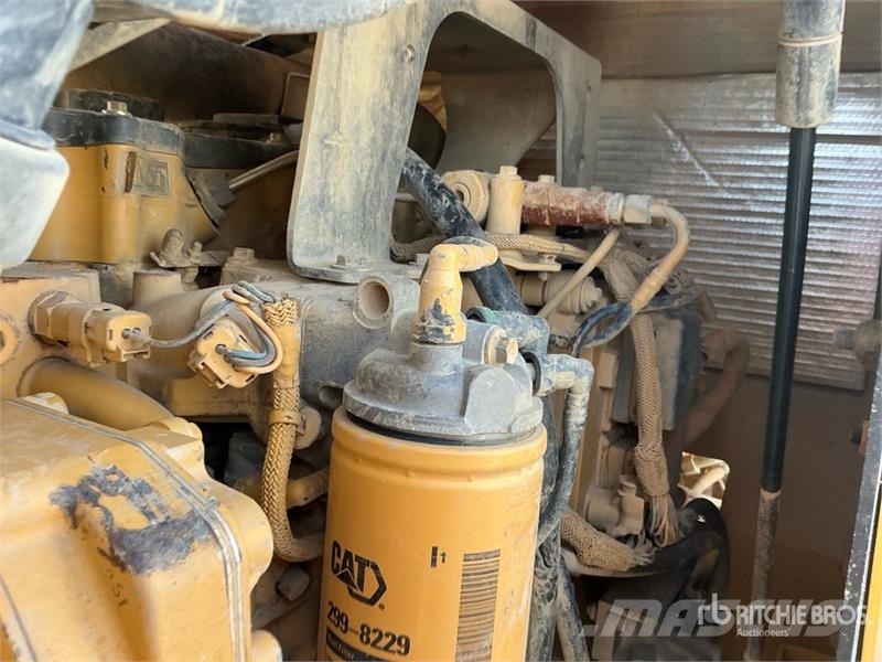 CAT CS54 Smooth Drum Compactor Enojni valjarji
