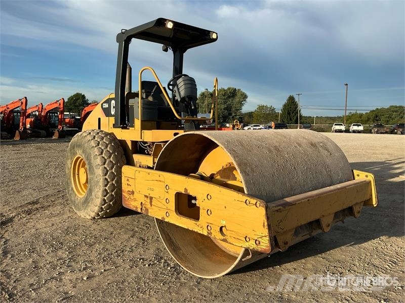 CAT CS54 Smooth Drum Compactor Enojni valjarji
