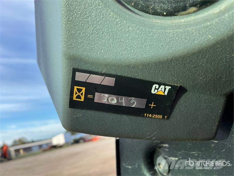 CAT CS54 Smooth Drum Compactor Enojni valjarji