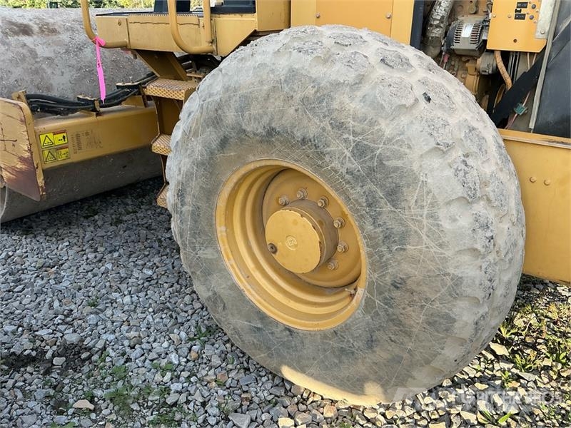 CAT CS54 Smooth Drum Compactor Enojni valjarji