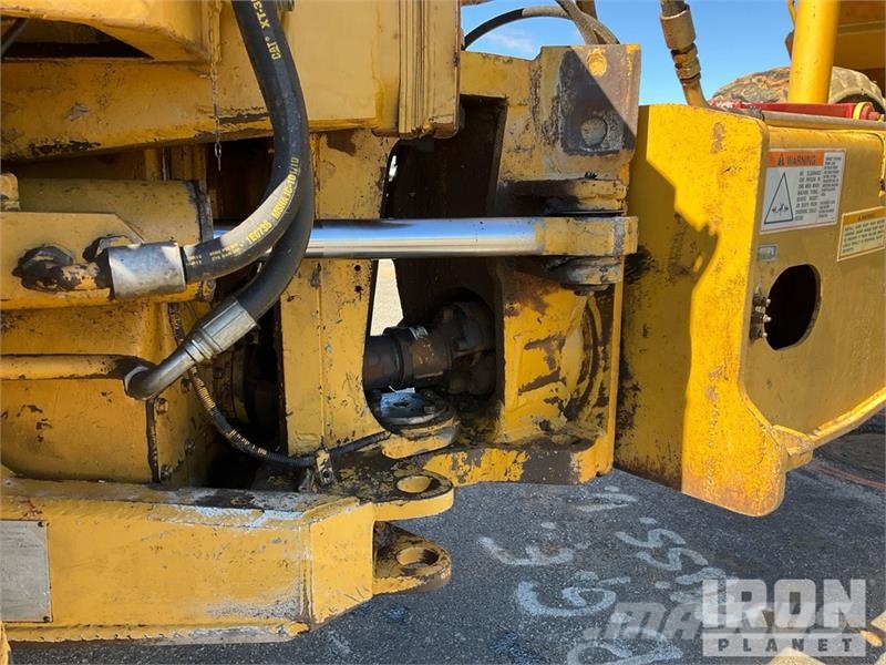 CAT D25C Haul Truck 鉸接式起吊車
