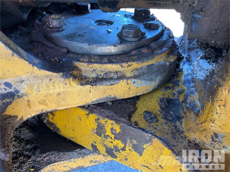 CAT D25C Haul Truck 鉸接式起吊車