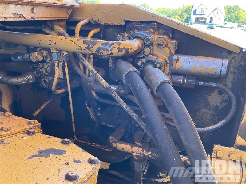 CAT D25C Haul Truck 鉸接式起吊車