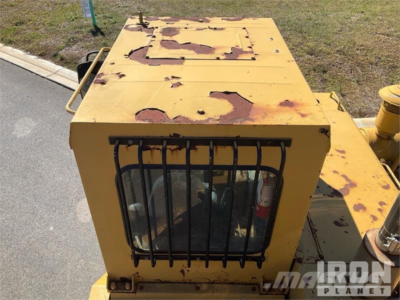CAT D25C Haul Truck 鉸接式起吊車
