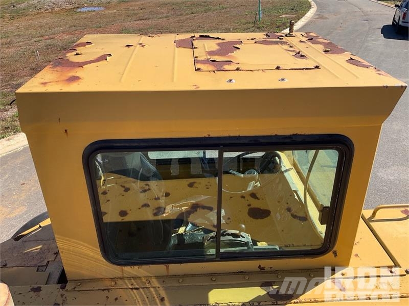 CAT D25C Haul Truck 鉸接式起吊車