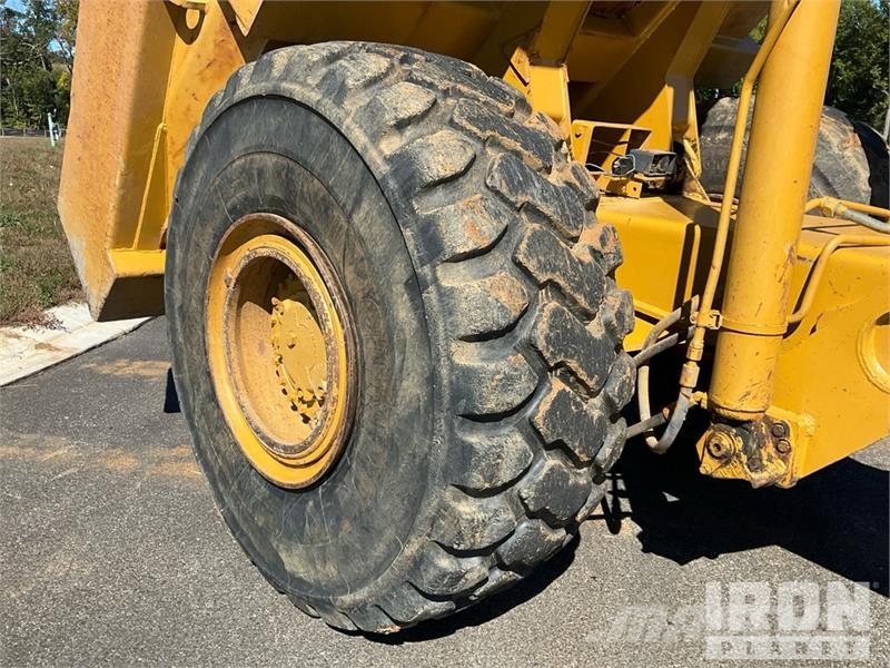 CAT D25C Haul Truck 鉸接式起吊車