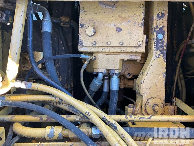 CAT D25C Haul Truck 鉸接式起吊車