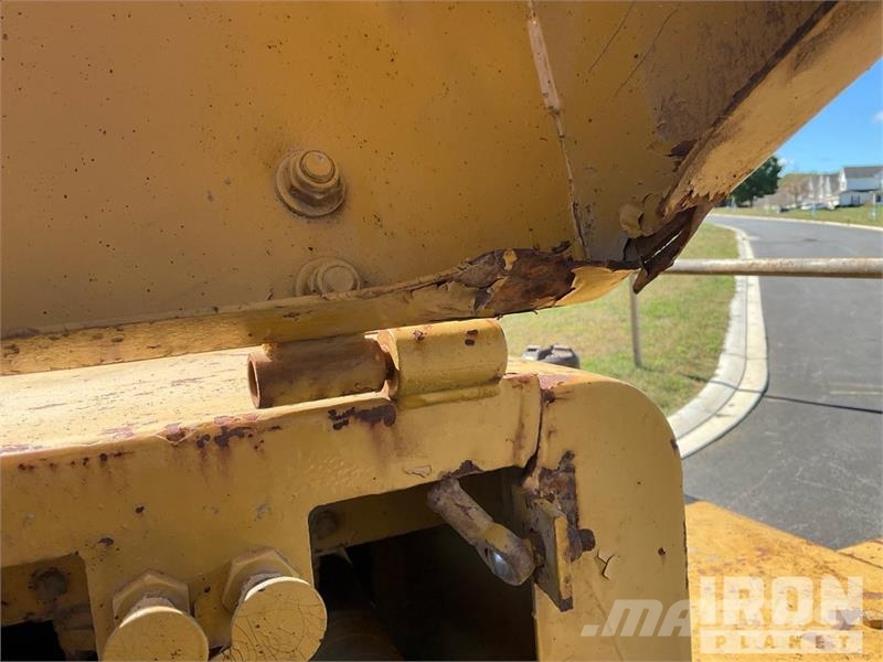 CAT D25C Haul Truck 鉸接式起吊車
