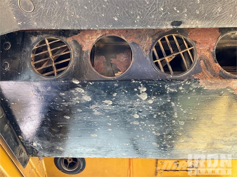 CAT D25C Haul Truck 鉸接式起吊車