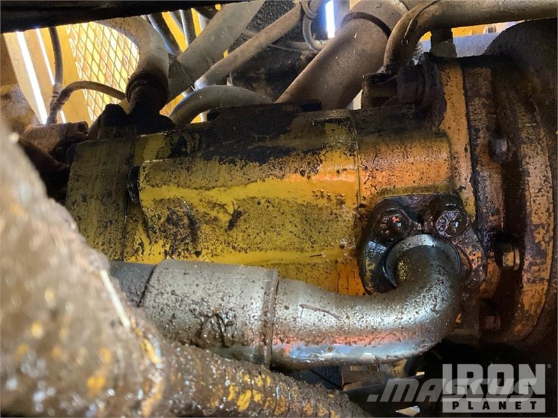 CAT D25C Haul Truck 鉸接式起吊車