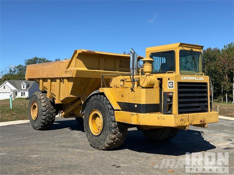 CAT D25C Haul Truck 鉸接式起吊車