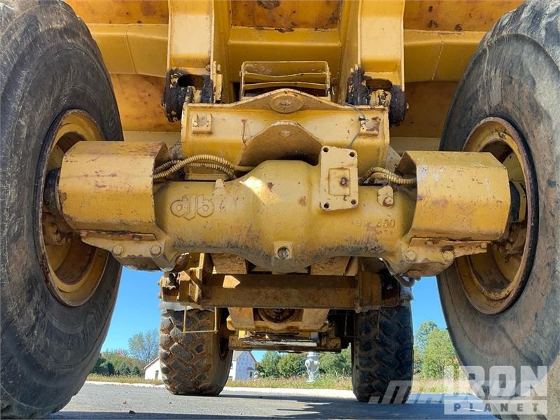 CAT D25C Haul Truck 鉸接式起吊車