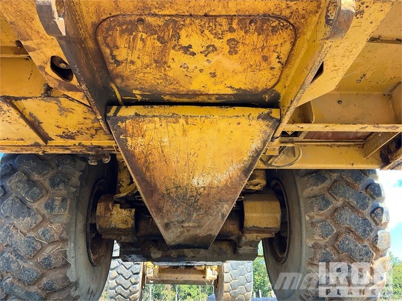 CAT D25C Haul Truck 鉸接式起吊車