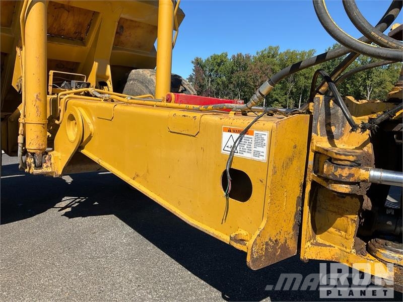 CAT D25C Haul Truck 鉸接式起吊車