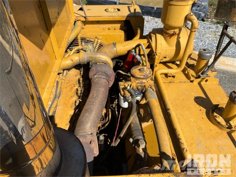 CAT D25C Haul Truck 鉸接式起吊車