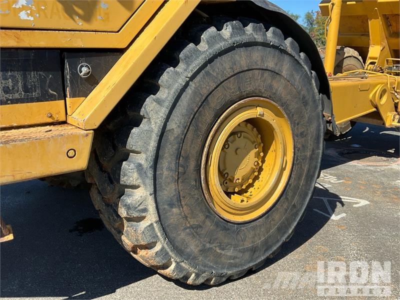 CAT D25C Haul Truck 鉸接式起吊車