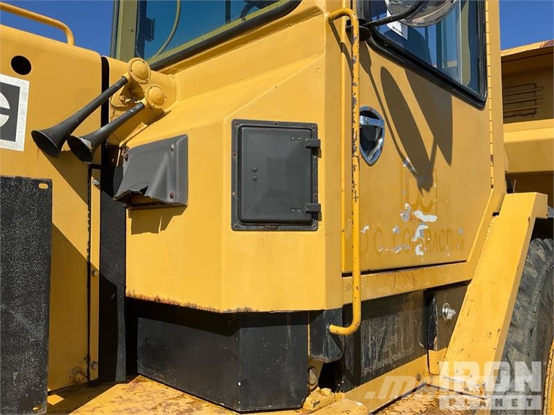 CAT D25C Haul Truck 鉸接式起吊車