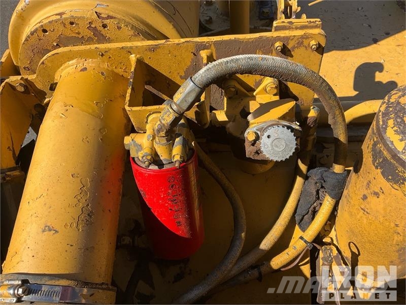 CAT D25C Haul Truck 鉸接式起吊車