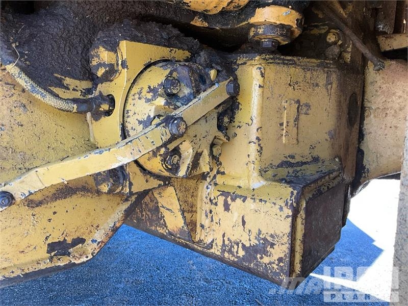 CAT D25C Haul Truck 鉸接式起吊車