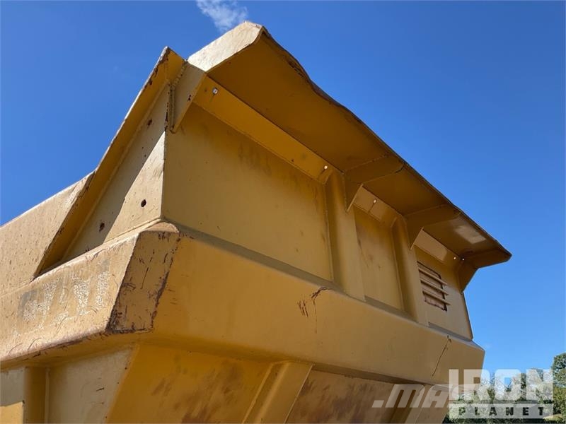 CAT D25C Haul Truck 鉸接式起吊車