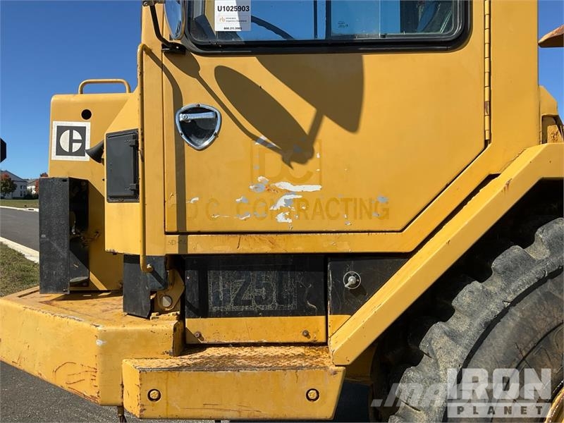 CAT D25C Haul Truck 鉸接式起吊車