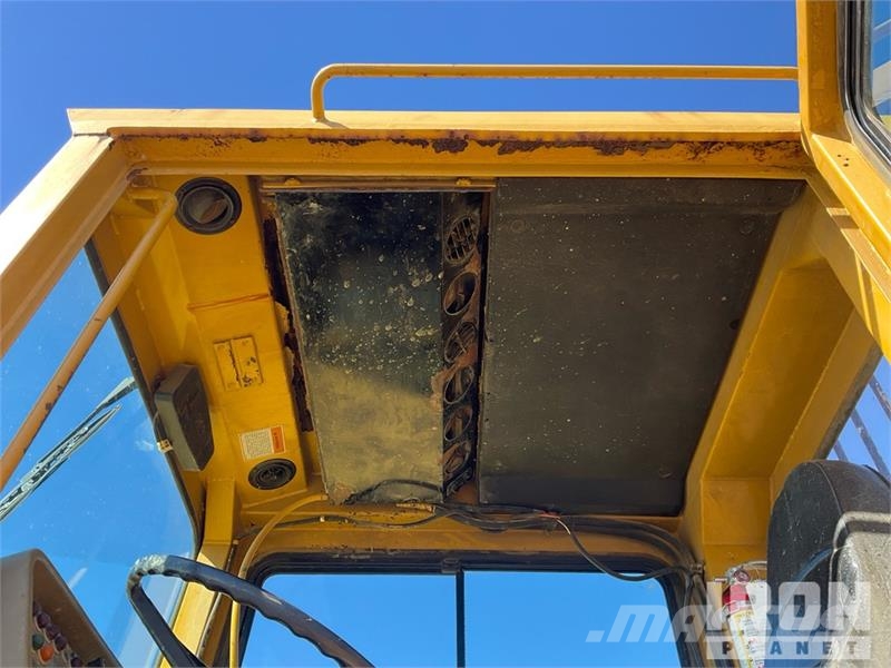 CAT D25C Haul Truck 鉸接式起吊車