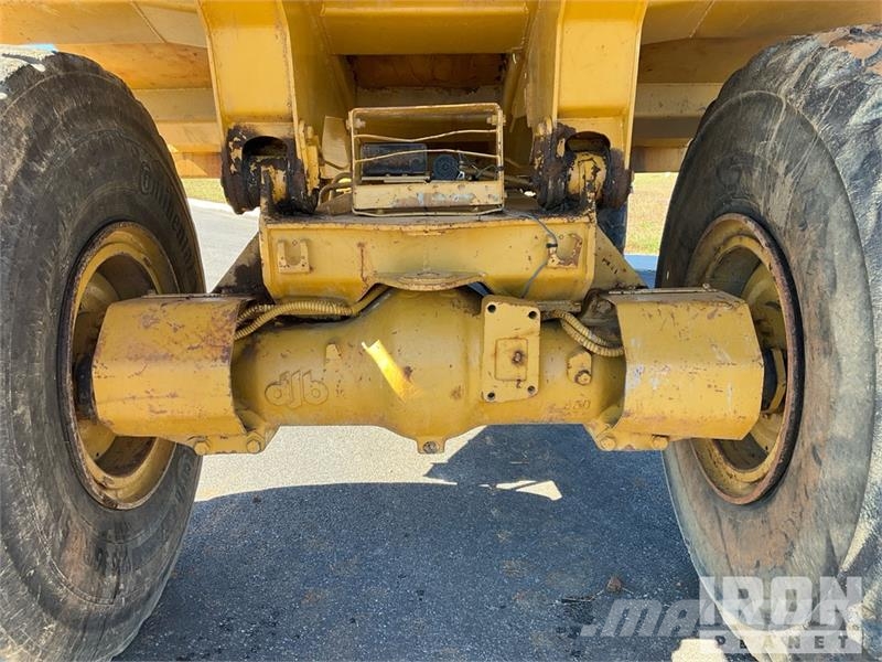 CAT D25C Haul Truck 鉸接式起吊車