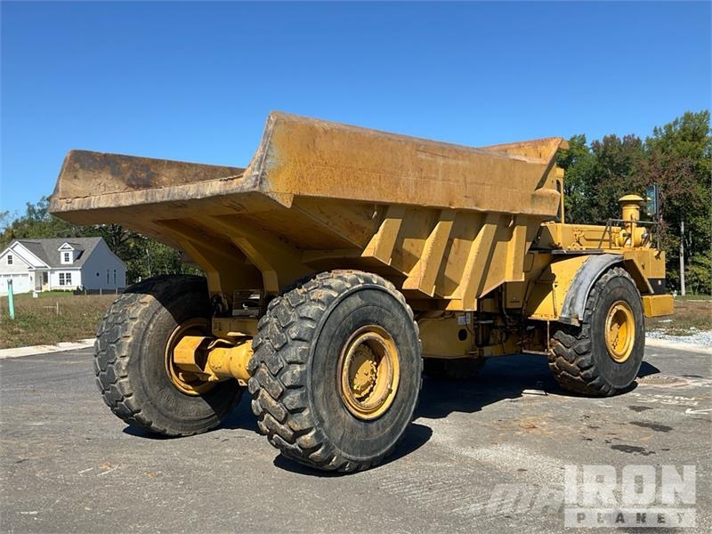 CAT D25C Haul Truck 鉸接式起吊車