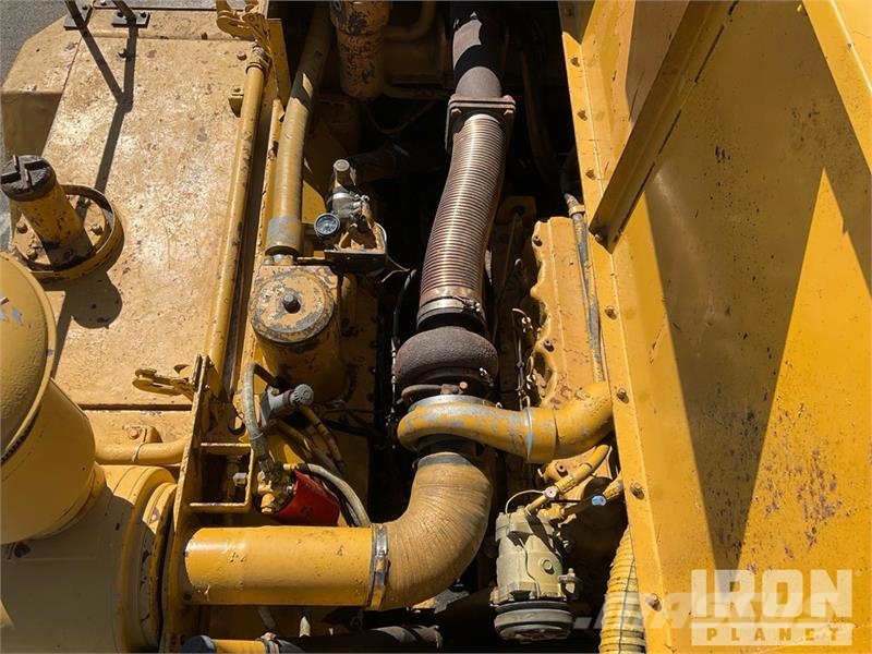 CAT D25C Haul Truck 鉸接式起吊車