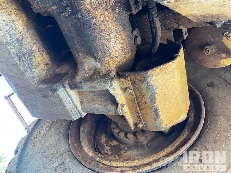 CAT D25C Haul Truck 鉸接式起吊車
