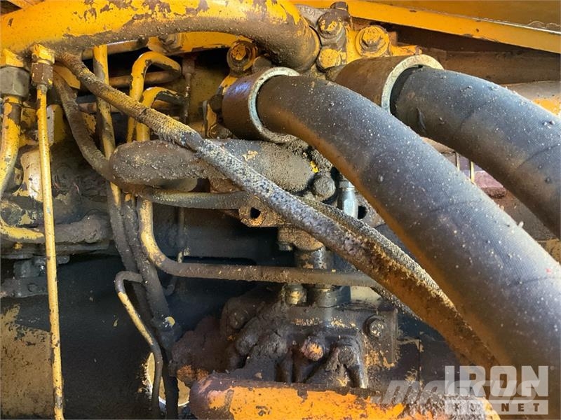 CAT D25C Haul Truck 鉸接式起吊車