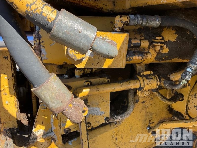 CAT D25C Haul Truck 鉸接式起吊車