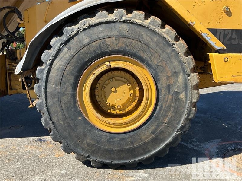 CAT D25C Haul Truck 鉸接式起吊車