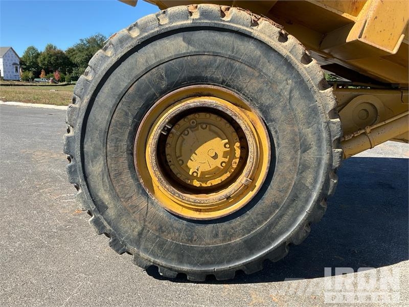 CAT D25C Haul Truck 鉸接式起吊車