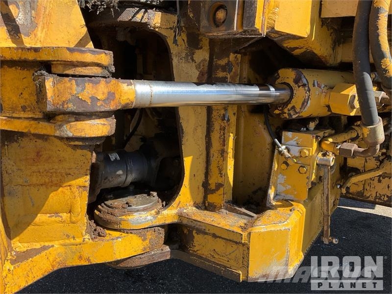 CAT D25C Haul Truck 鉸接式起吊車