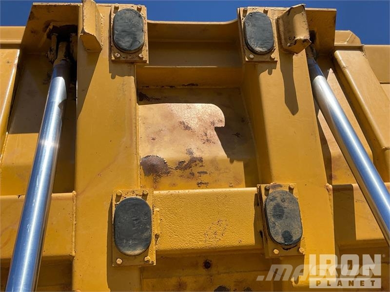 CAT D25C Haul Truck 鉸接式起吊車