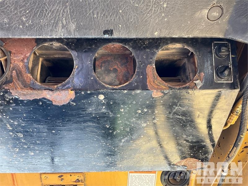 CAT D25C Haul Truck 鉸接式起吊車